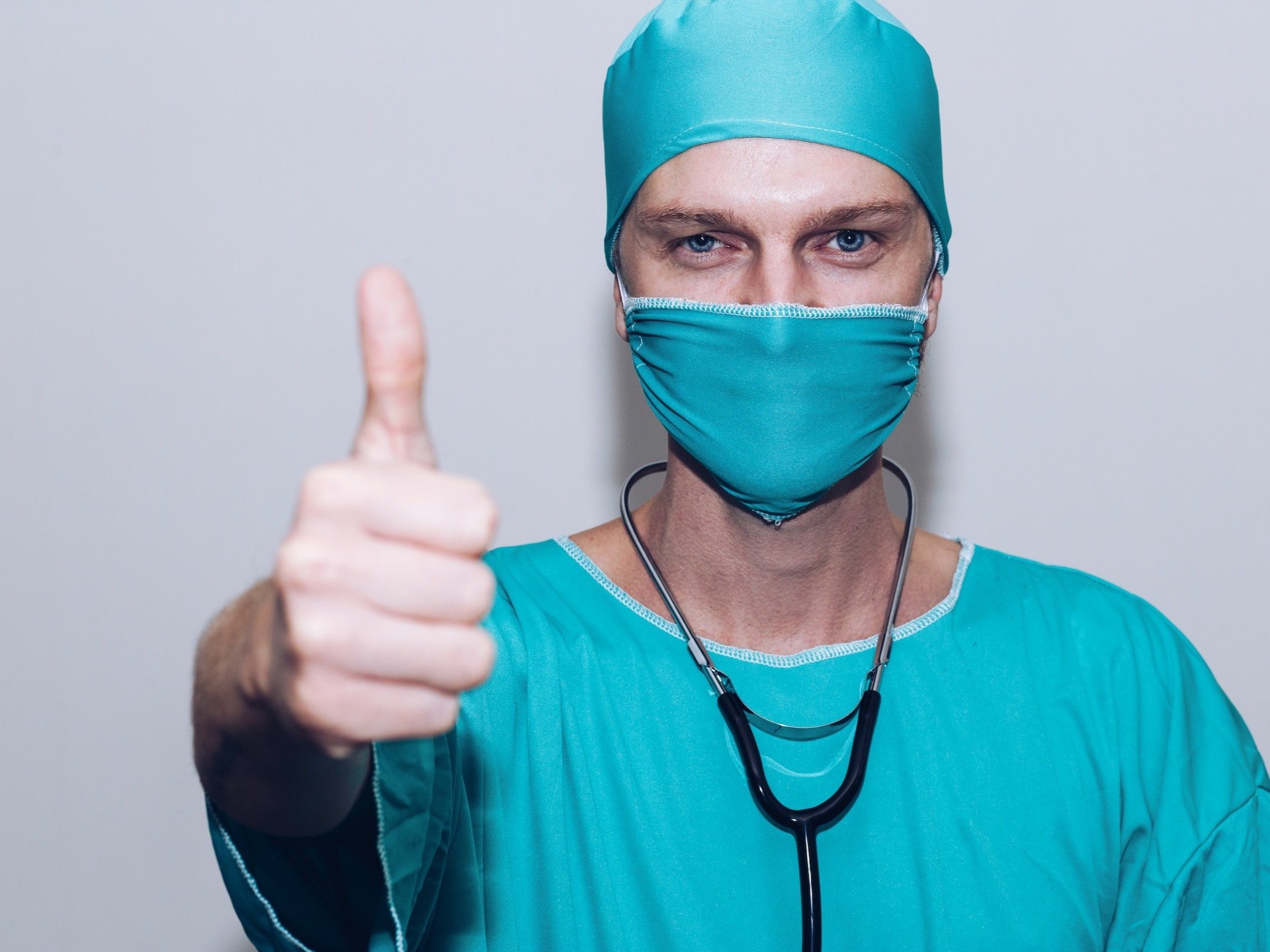 A surgeon gives a thumbs up. 